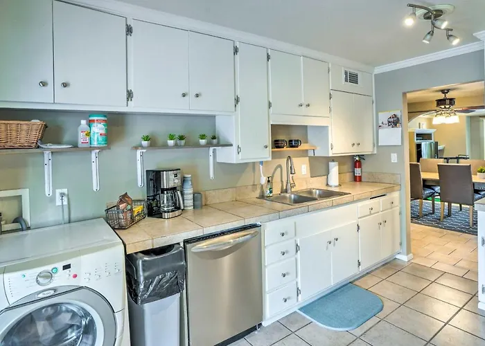 1 Mi To Old Town, Stadium! Family Haven Holiday home *